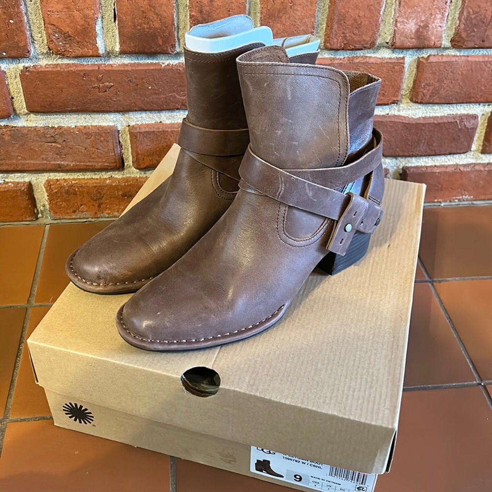 UGG W Elysian boots women’s 9